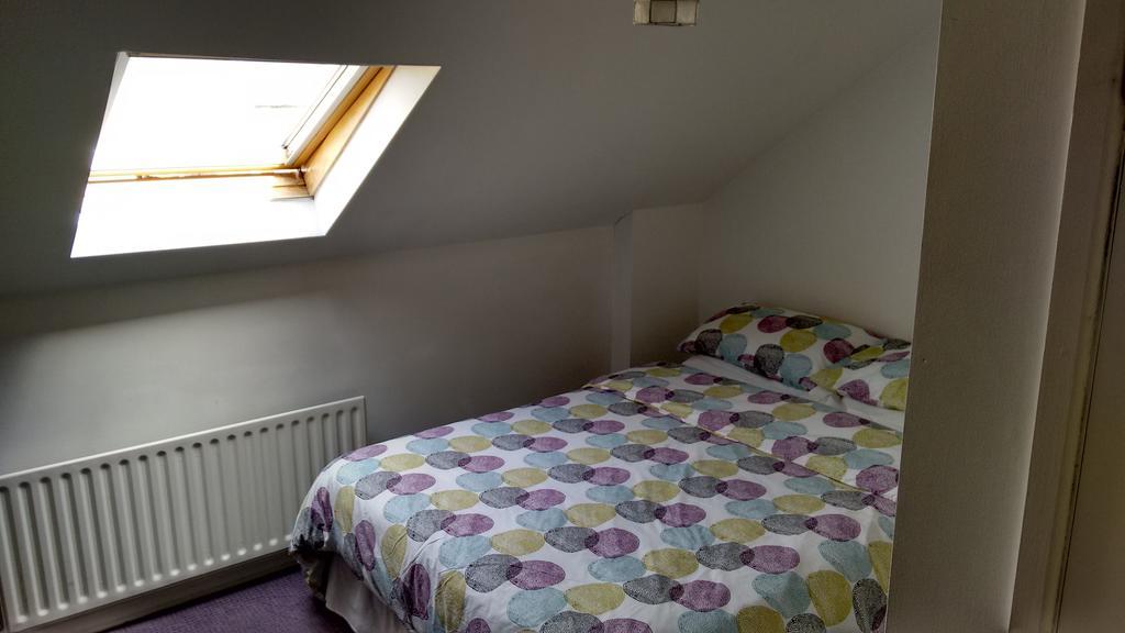 Fairman House Backpackers Panzió Londonderry Szoba fotó