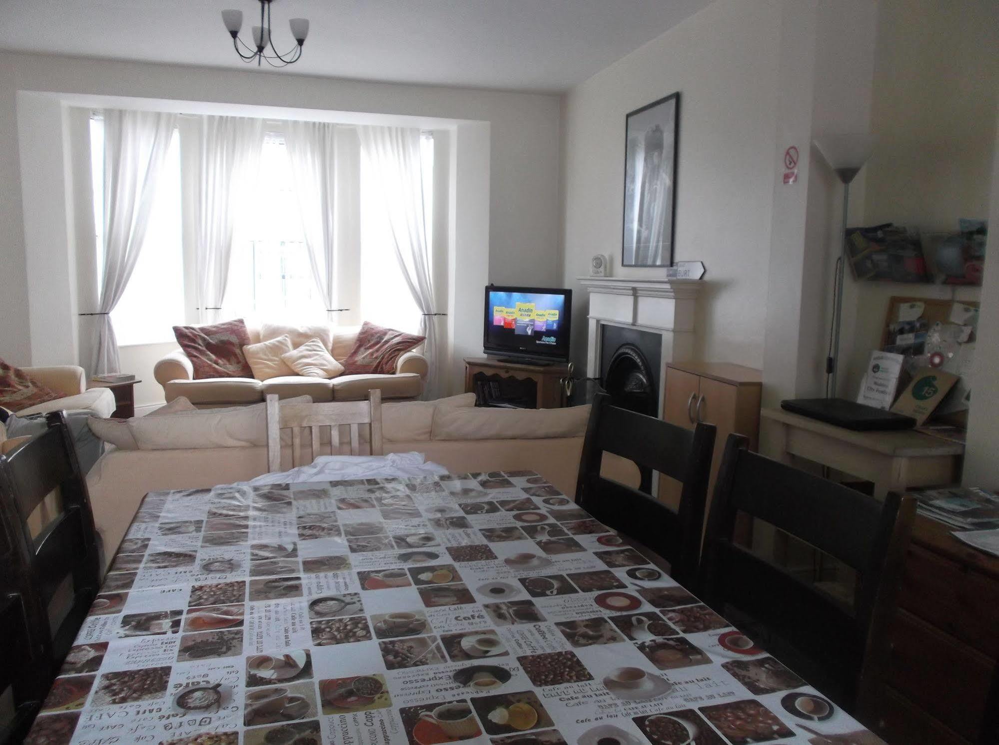 Fairman House Backpackers Panzió Londonderry Kültér fotó