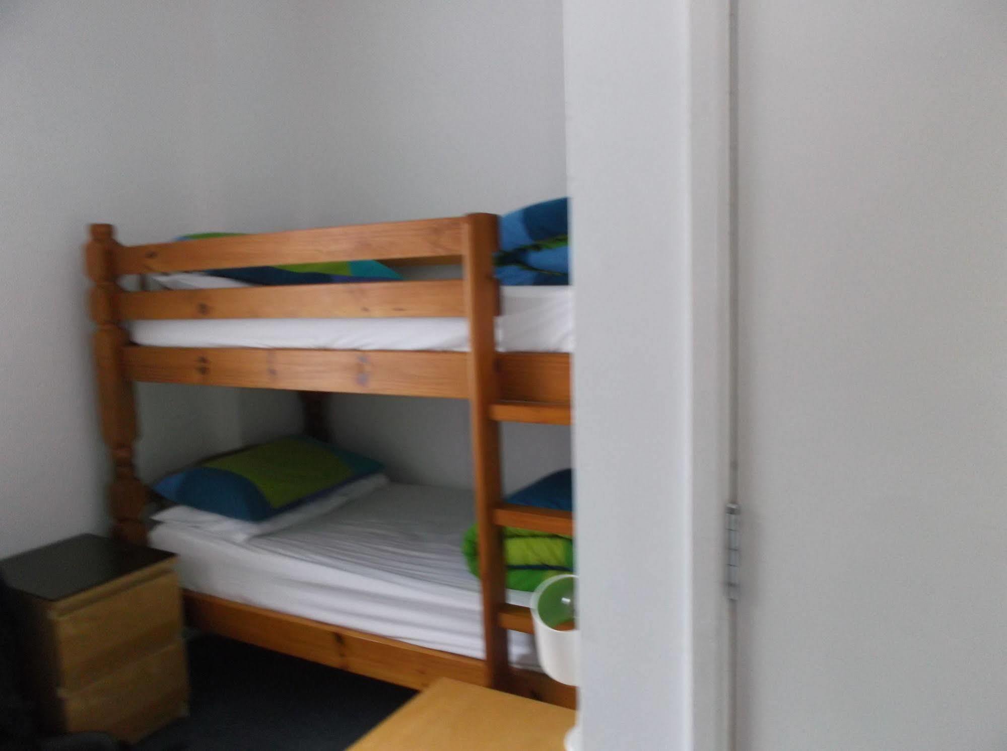 Fairman House Backpackers Panzió Londonderry Kültér fotó