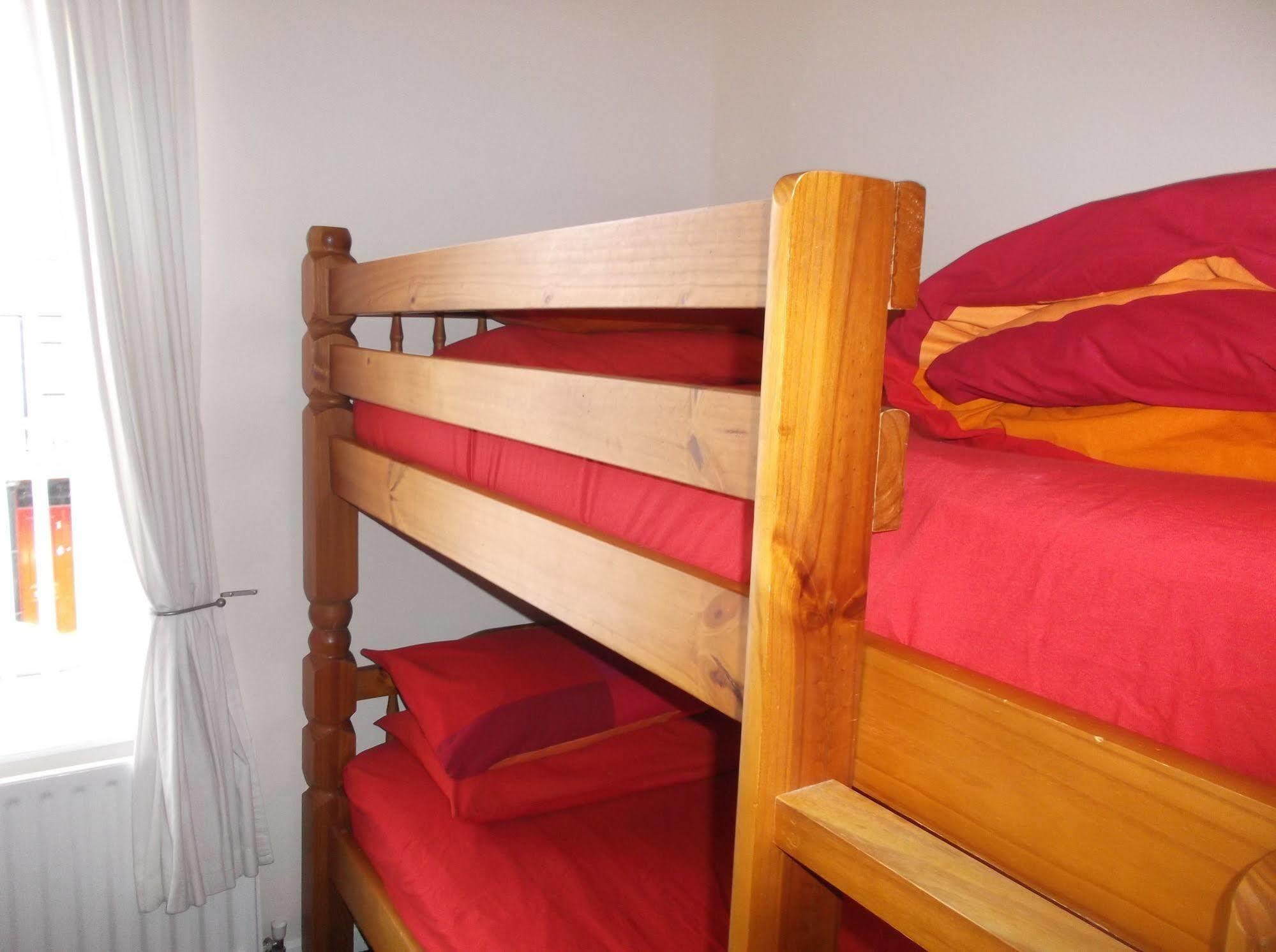 Fairman House Backpackers Panzió Londonderry Kültér fotó