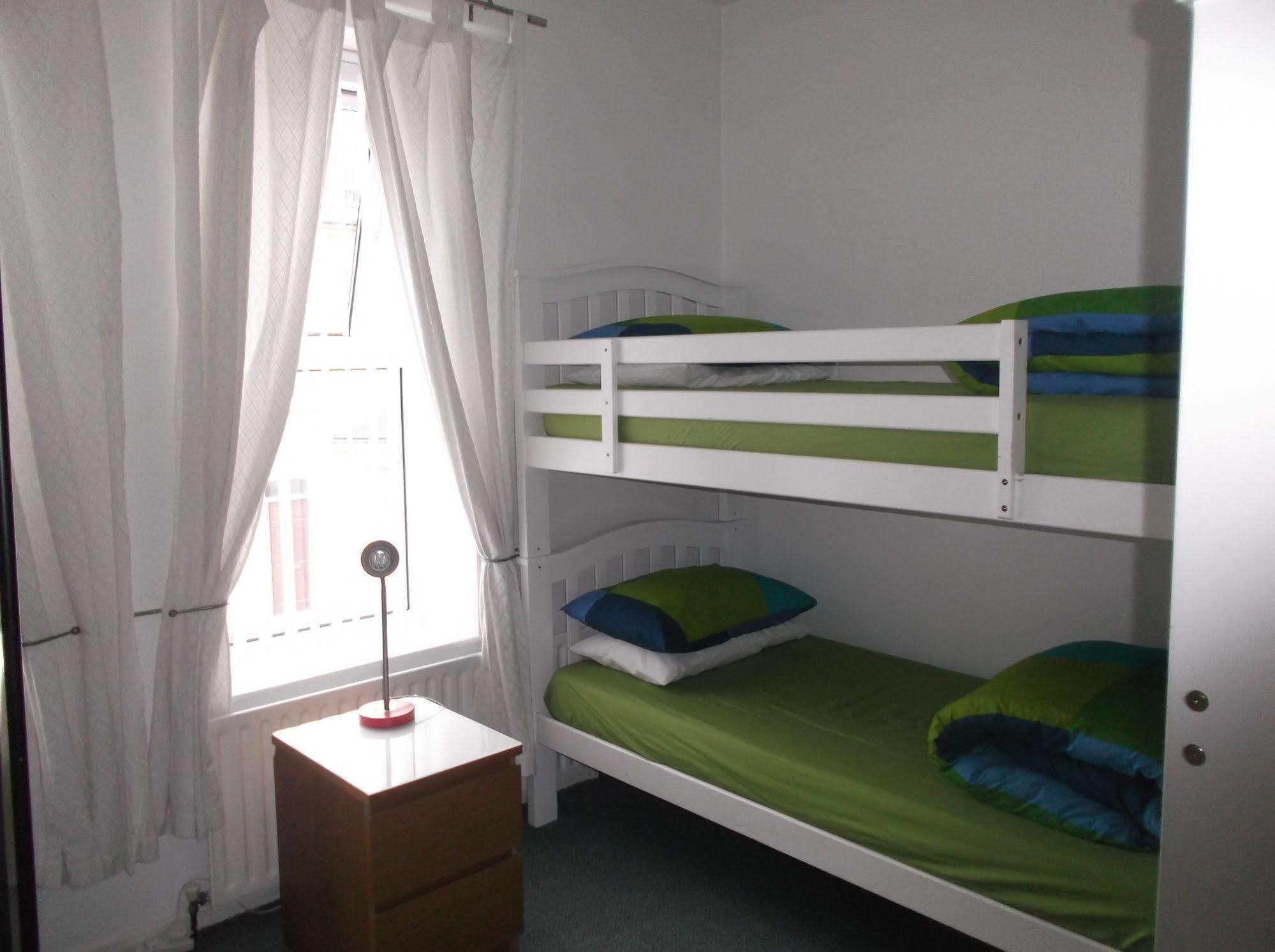 Fairman House Backpackers Panzió Londonderry Kültér fotó