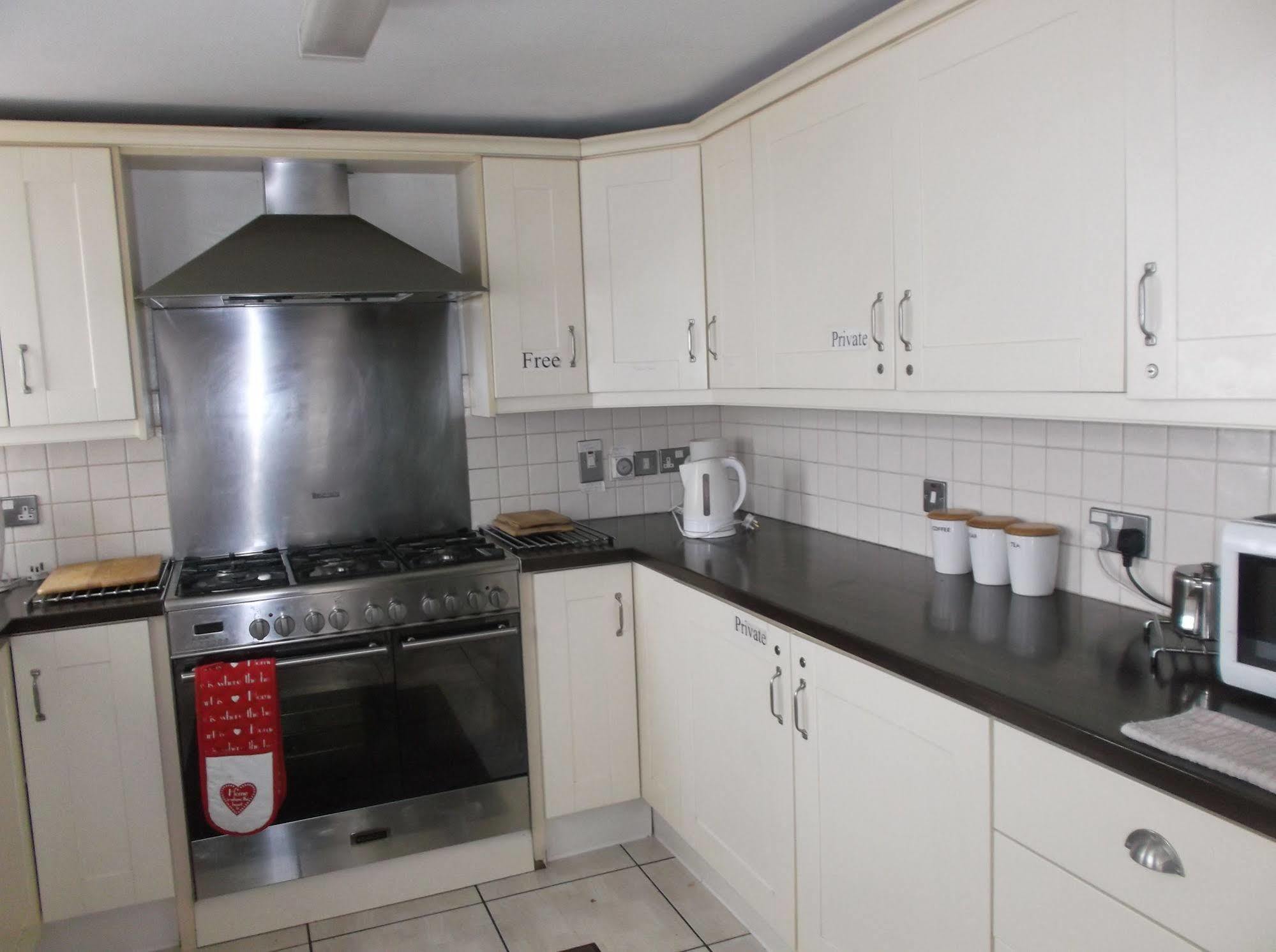 Fairman House Backpackers Panzió Londonderry Kültér fotó